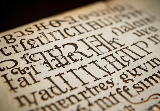 1912年，意大利商人伏尼契收购一家旧书店时，发现一本“奇怪的手稿”，一共260