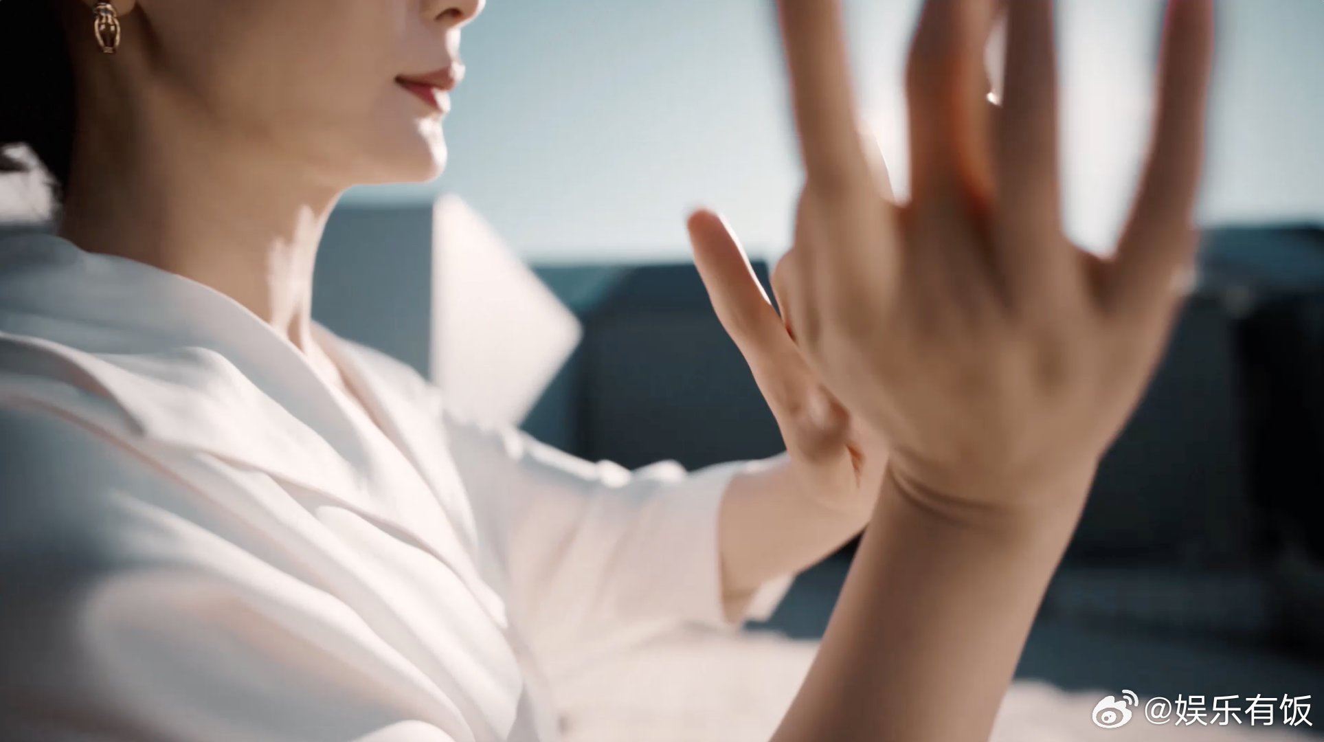 陈数秋日出行松弛感从容以赴，是的人生态度，也是其出行搭档的前进哲学；主流美学，