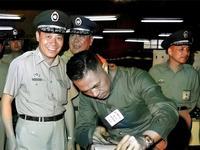 在被俘的国军将领中，周士瀛很走运，因为解放军宽宏大量给了他“投诚将领”的优待，还