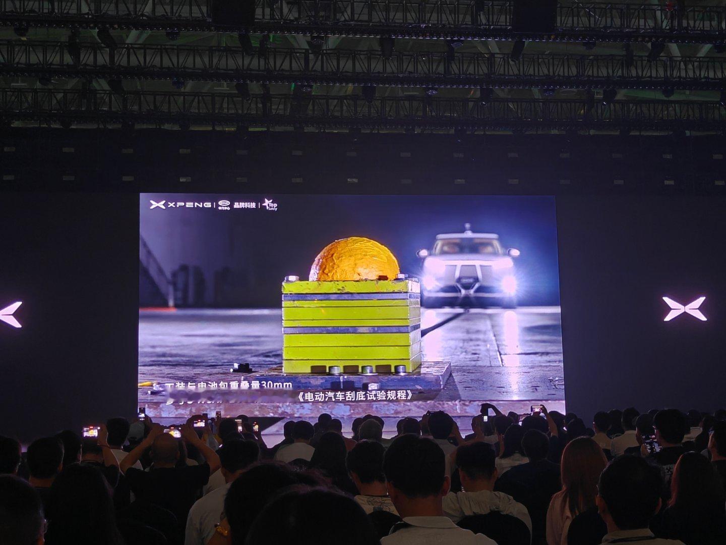 小鹏GX今晚正式开启预售，39.98万起，纯电/增程同价！作为SEPA3.0架