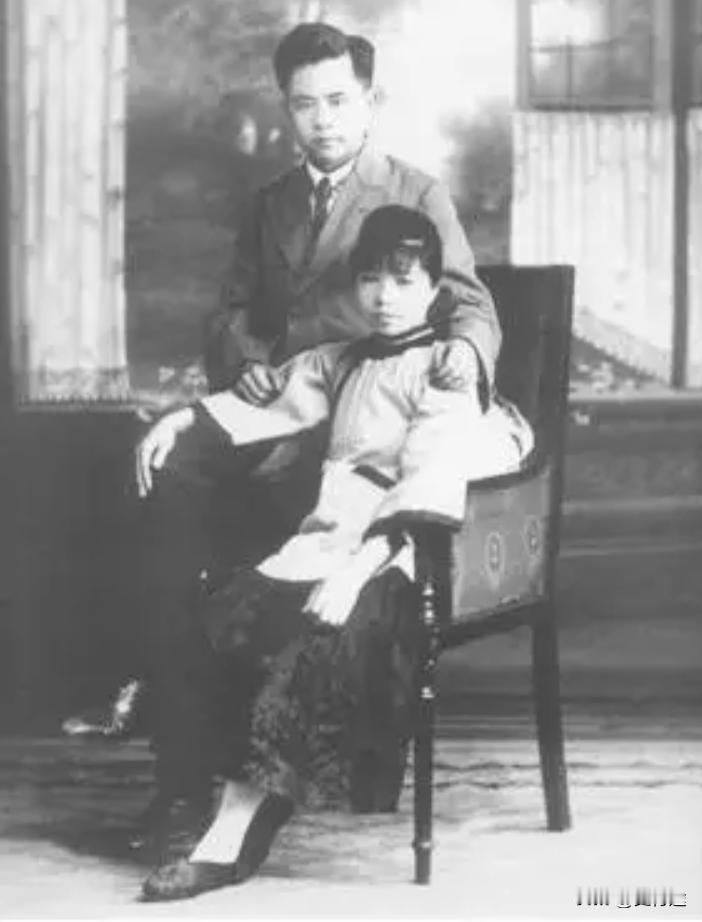 任弼时的童养媳妻子有多美？做女工供丈夫读书，裹小脚走完长征！陈琮英这一生，