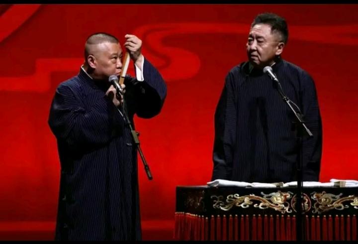 郭德纲、于谦被约谈并被批评教育？2025年11月26日，郭德纲和于谦