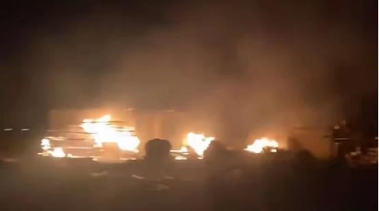 正式开打！巴基斯坦正式宣战。 2月27日凌晨，阿富汗首都遭遇空袭，传出爆炸巨