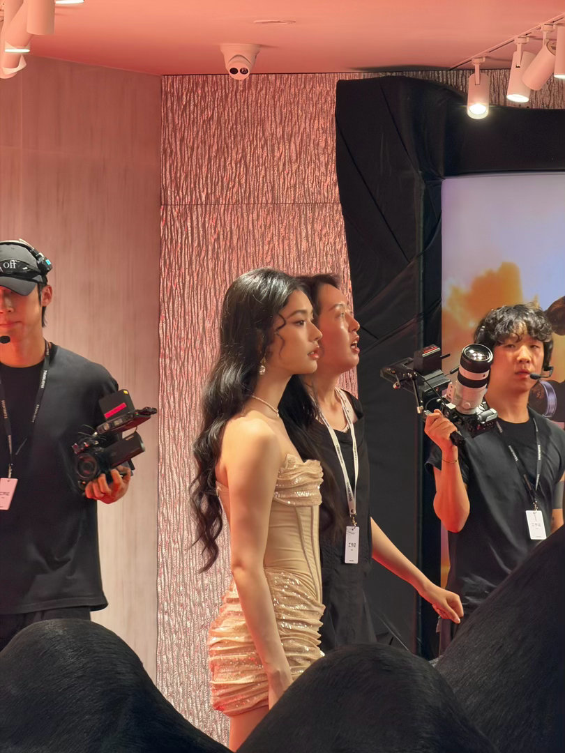 林允你美到失语…