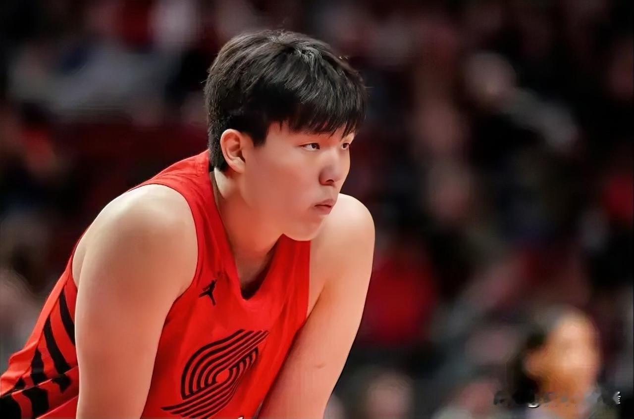 季后赛战马刺，杨瀚森想获得出战机会的3个前提条件如下：1.马刺或开拓者有一方