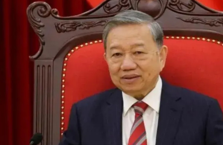 越南领导人苏林怎么也没想到搬起石头砸自己的脚越南和美国商定的关税本来是11%，万