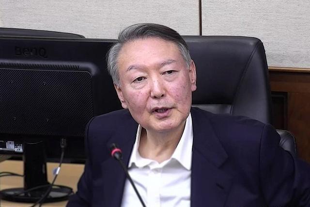 1月2日韩国首尔地方法院作出裁决，正式签发对前总统尹锡悦的追加拘捕令，将拘留期限