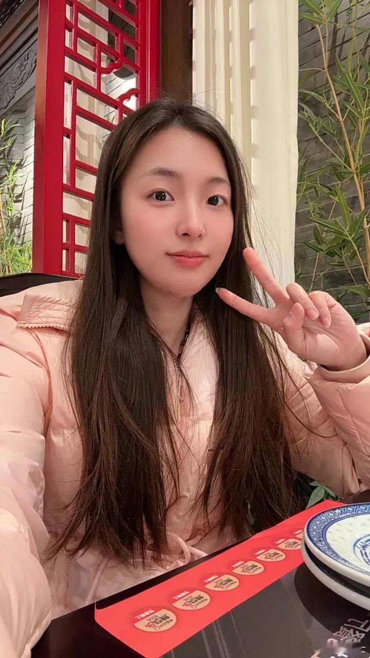 少妇超甜305向生活比个耶