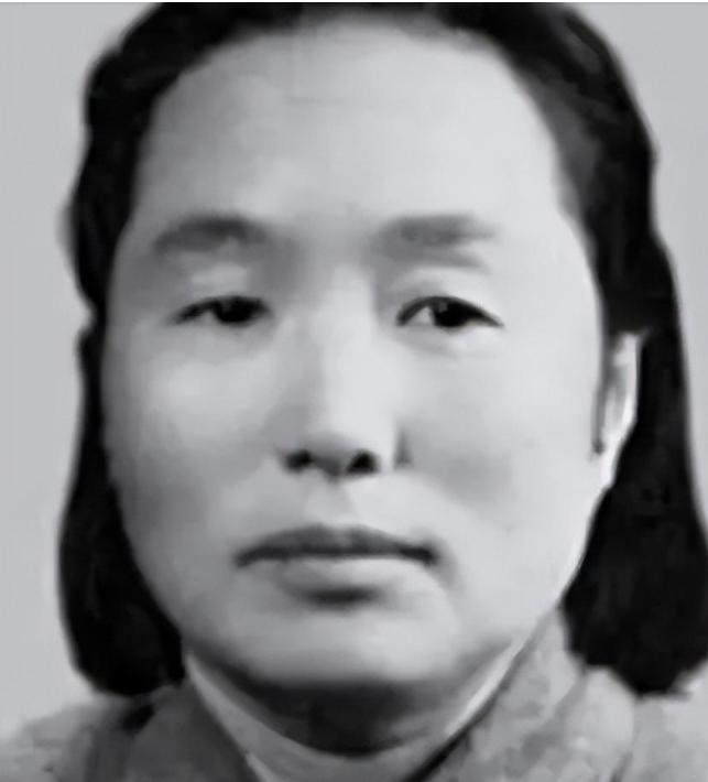 1937年，地主王学文把昏倒在门口的女兵扛上炕，谁知女兵一解开衣襟，他当场倒吸一