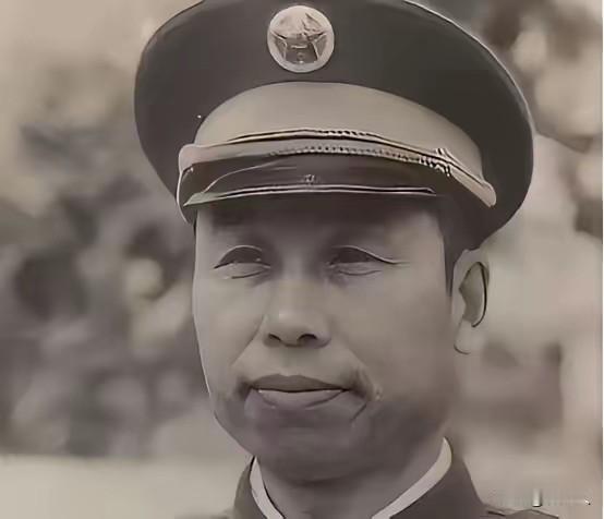 他是老山战场上主动放弃晋升、最终转业返乡的师长，只因对着军区首长激动道出“首长，
