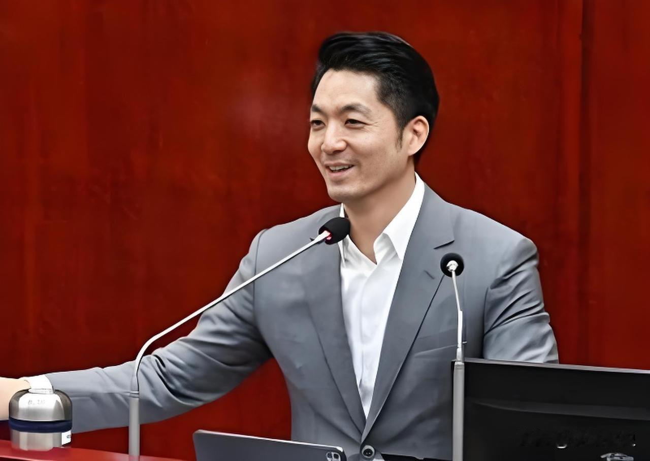 就在刚刚，台北市长蒋万安的一份声明，把他不到24小时的态度反差，赤裸裸地摆到了台