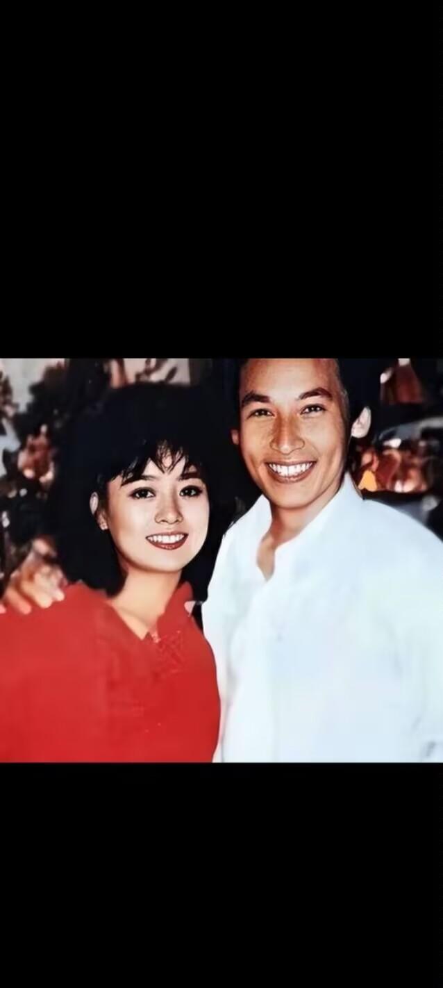 张瑜与张建亚是由郭凯敏介绍相识的，两个人1984年结婚，当年非常受关注，婚后一年