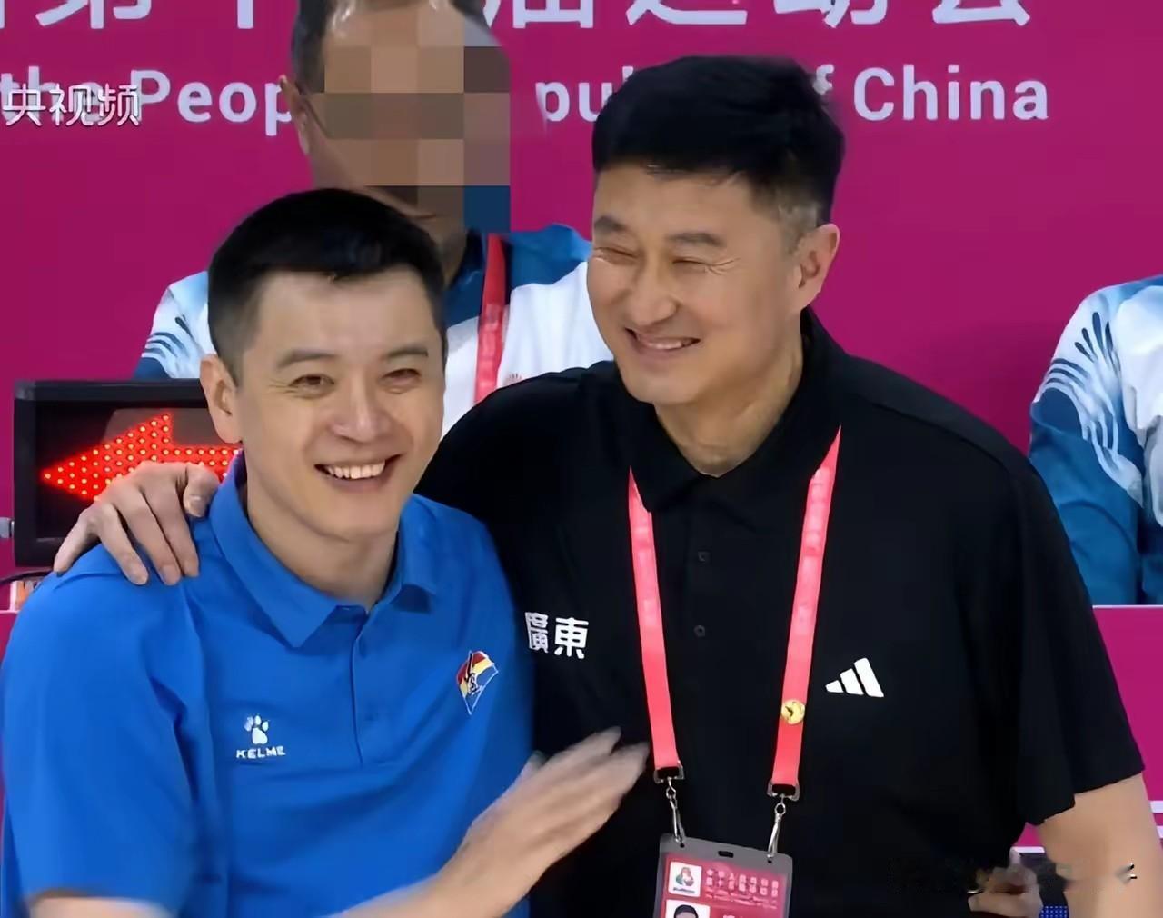 广东球迷不要喊不要叫了，国家队主教练郭士强已经给杜峰面子了，已经照顾广东男篮了。