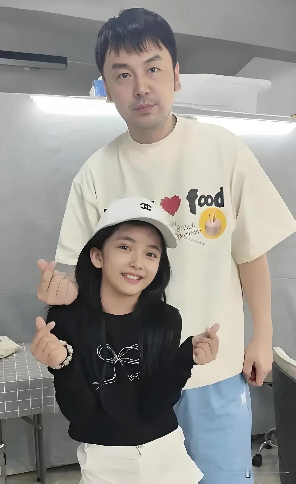 能和李小冉飙戏不输阵，我不惊讶，能和胡军搭戏不怯场，我也不惊讶，可和雷佳
