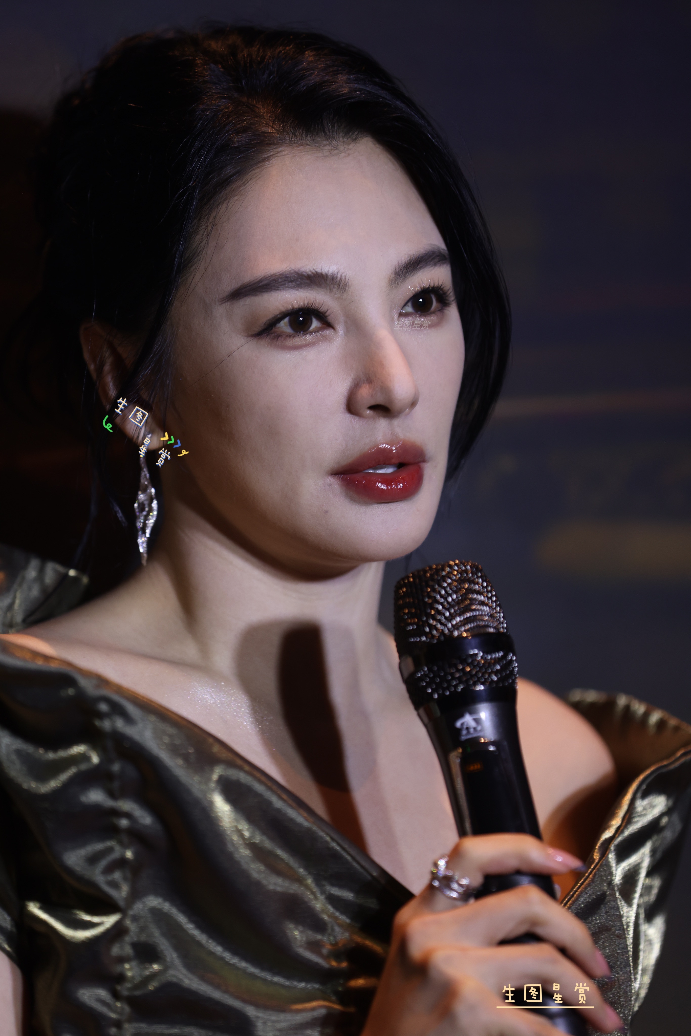张雨绮费加罗之夜群访怼脸📸，扑面而来的大女主气场💨​​​
