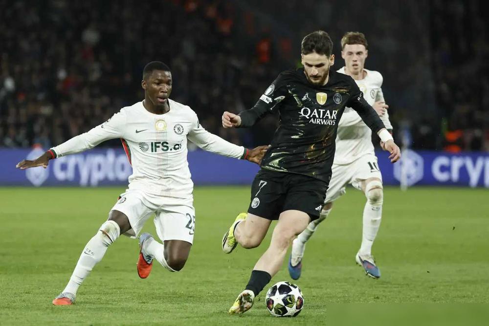 利物浦这边连争四都悬了，那边就空降一个1.5亿欧的引援大饼。就离谱。主帅斯洛