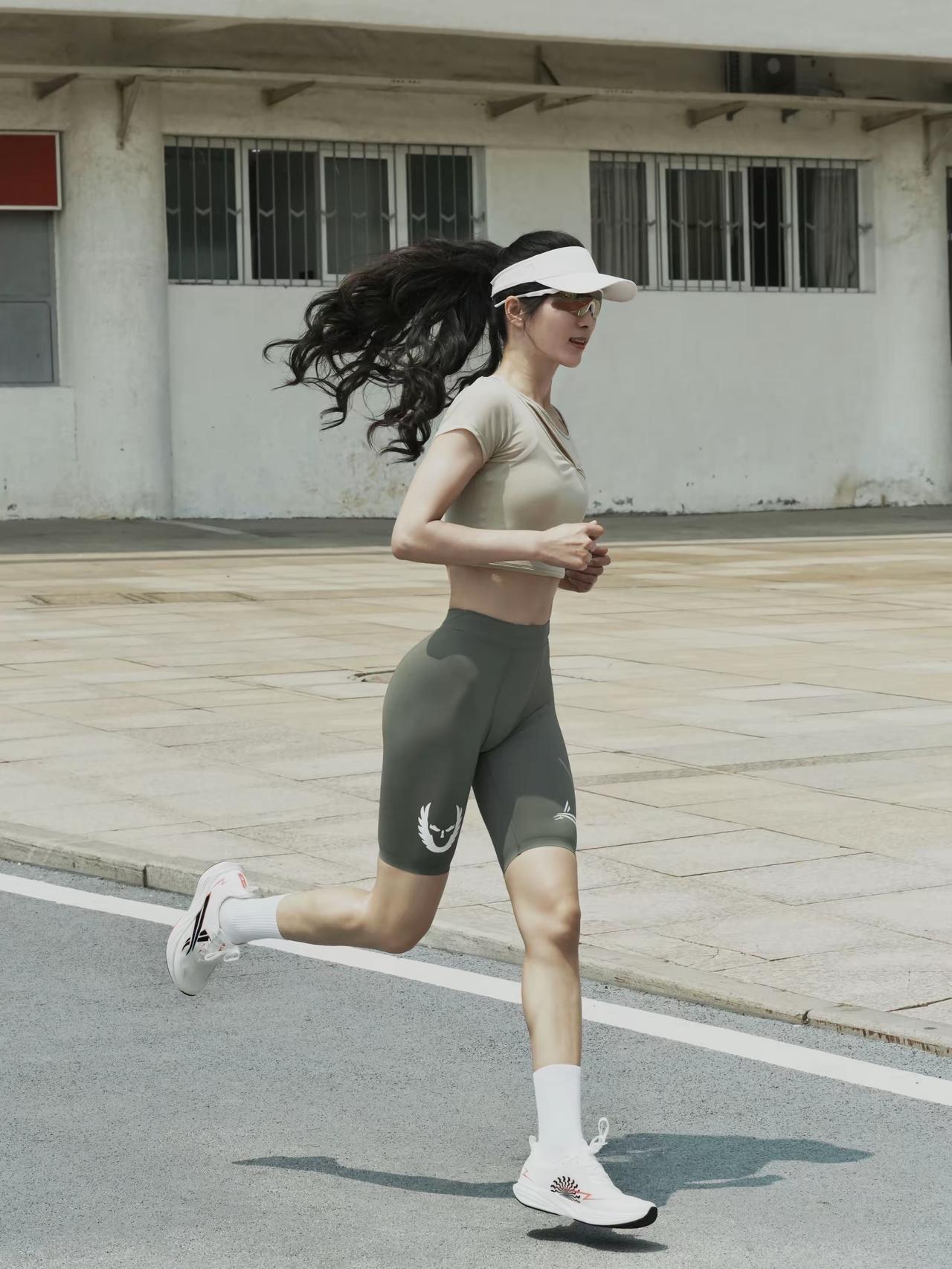 活力满满！户外跑步，享受阳光与运动！🌞🏃‍♀️奔跑吧今日运动打卡