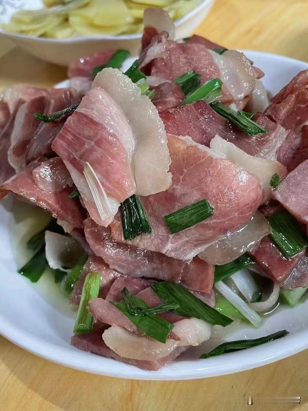去年的腊肉炒出来能不能吃，得看保存情况。要是保存得好，放两三年都没问题。比如