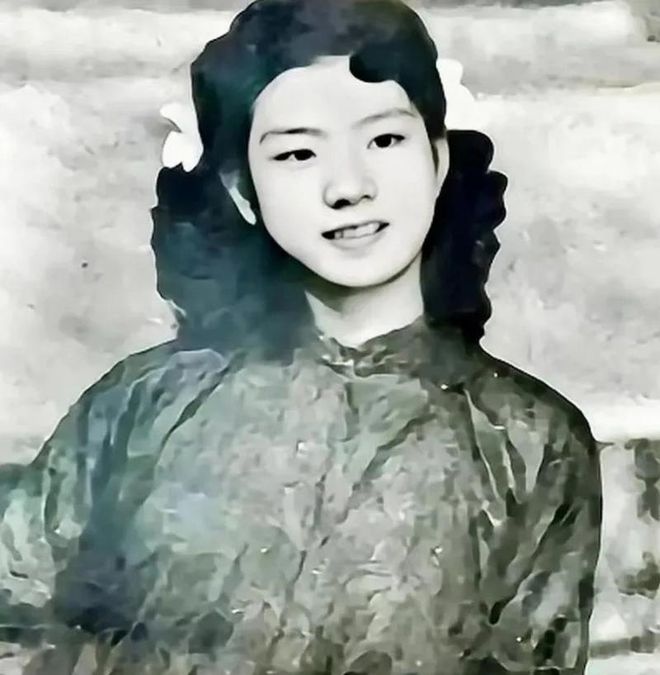 1949年，特务头子毛森抓捕了一个交际花小姐，审讯的时候，毛森用刀划开她的衣服，