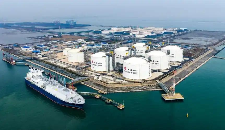 路透社：中国企业正在以原购价的两到三倍的价格转售过剩的液化天然气（其中包括与俄罗