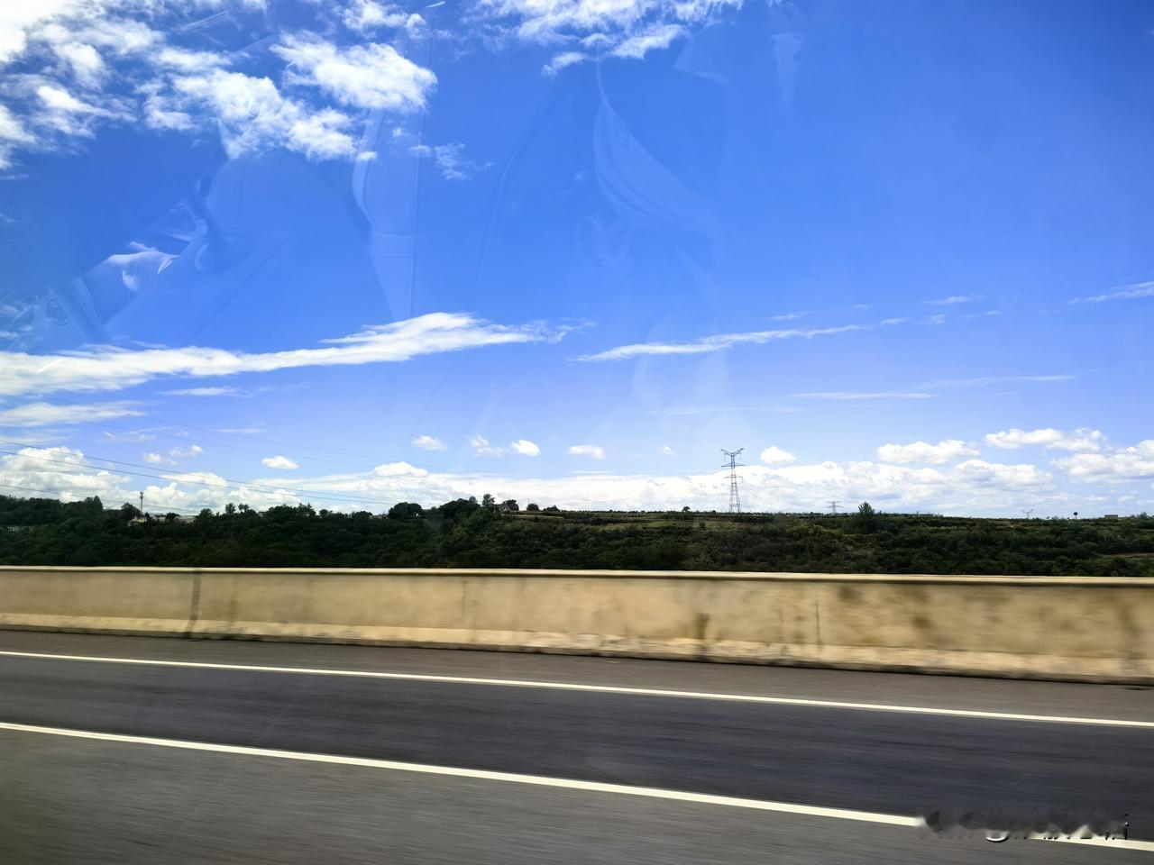 说说我为什么炒股？无非就一个原因，理财，让钱生钱。前几年，我花钱大手大脚，每