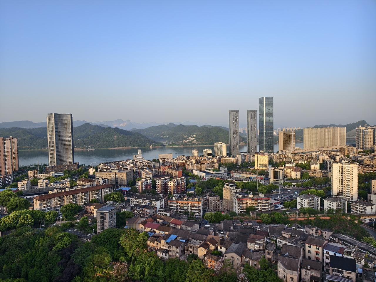 宜昌有这么好吗？他们选择宜昌，不为别的，仅是为了居住。有这样一群人，他们不是宜