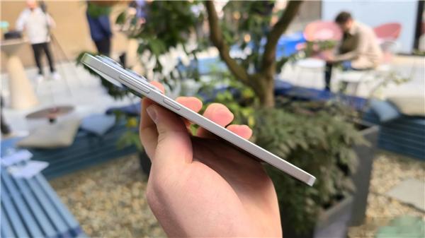 三星GalaxyS25Edge正式发布，国行12GB+512GB版售价799