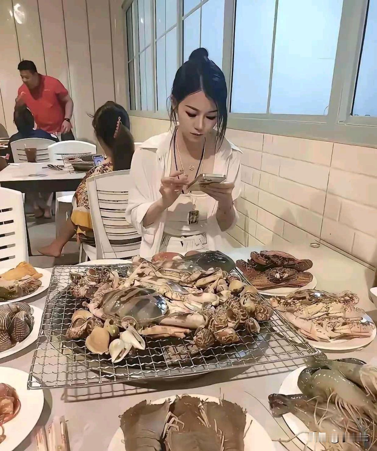 相亲女方主动点这些菜该不该跑？