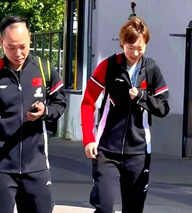 不查不知道，一查吓一跳。在中国大满贯指导曼昱勇夺冠军的任浩指导，仅仅比曼昱大3岁