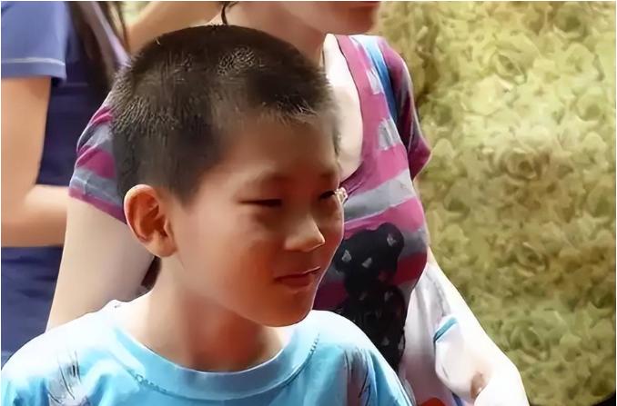 “国家的一大损失！”2000年山东惊现神童，两天读完小学，10岁参加高考斩获
