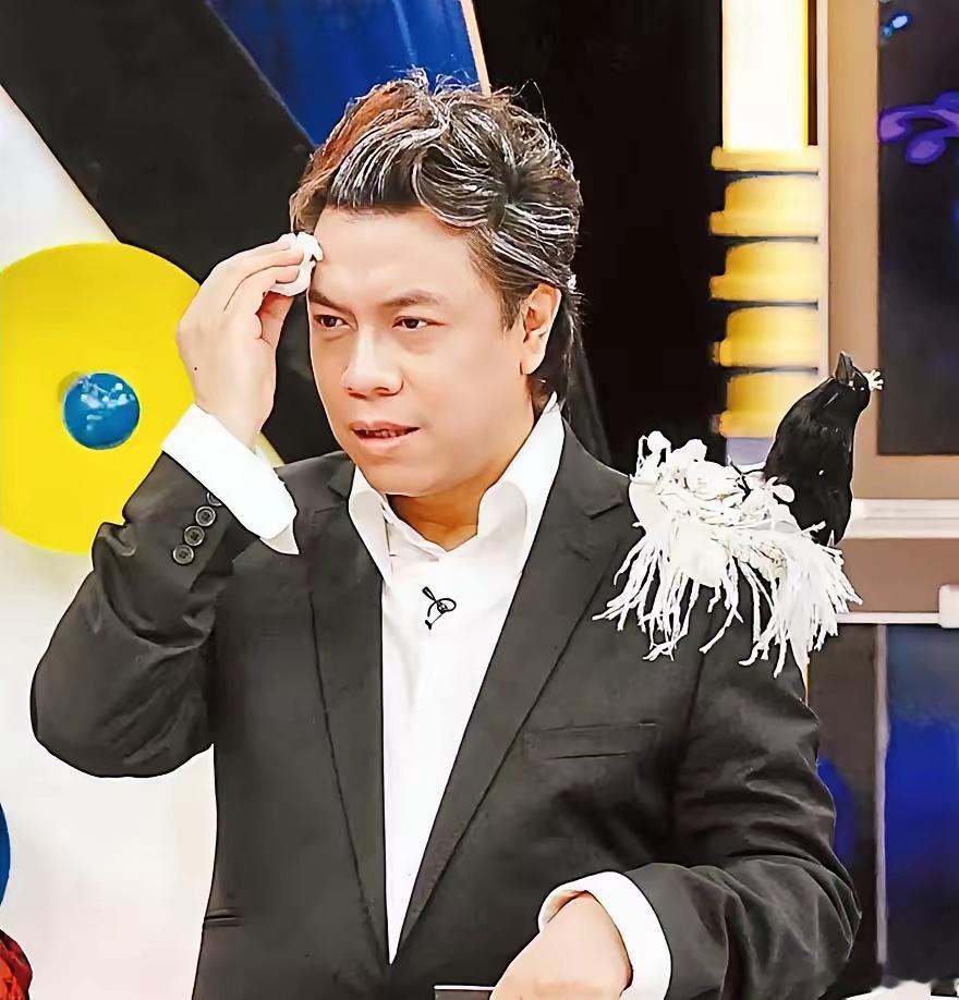 事已至此蔡康永估计只有这3条出路：1.公开道歉，试图挽回。​但话说回来，这种事道歉有用吗？何况他已经