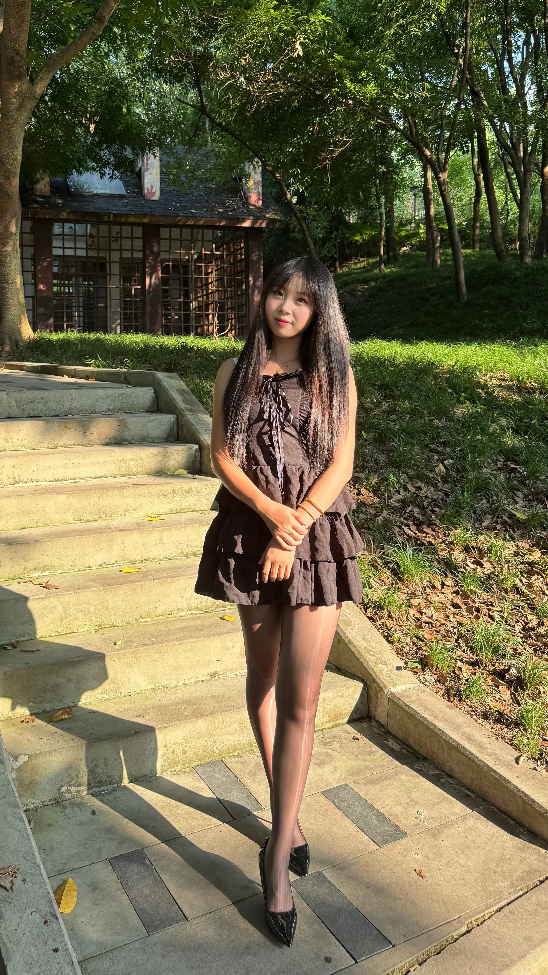 涞觅润丝 公园裙子穿搭 拍照姿势