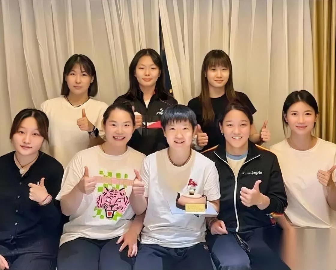 大半夜惊喜！莎莎有情况爸妈竟悄悄飞抵？第三行藏细节刷到莎莎凌晨抖音瞬间破