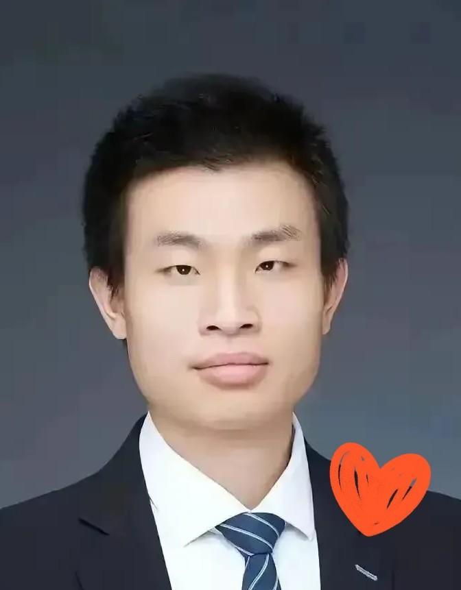 34岁的北大天才韦东奕传来好消息，拿到长聘聘书后，他第一件事就是申请换了间更靠里