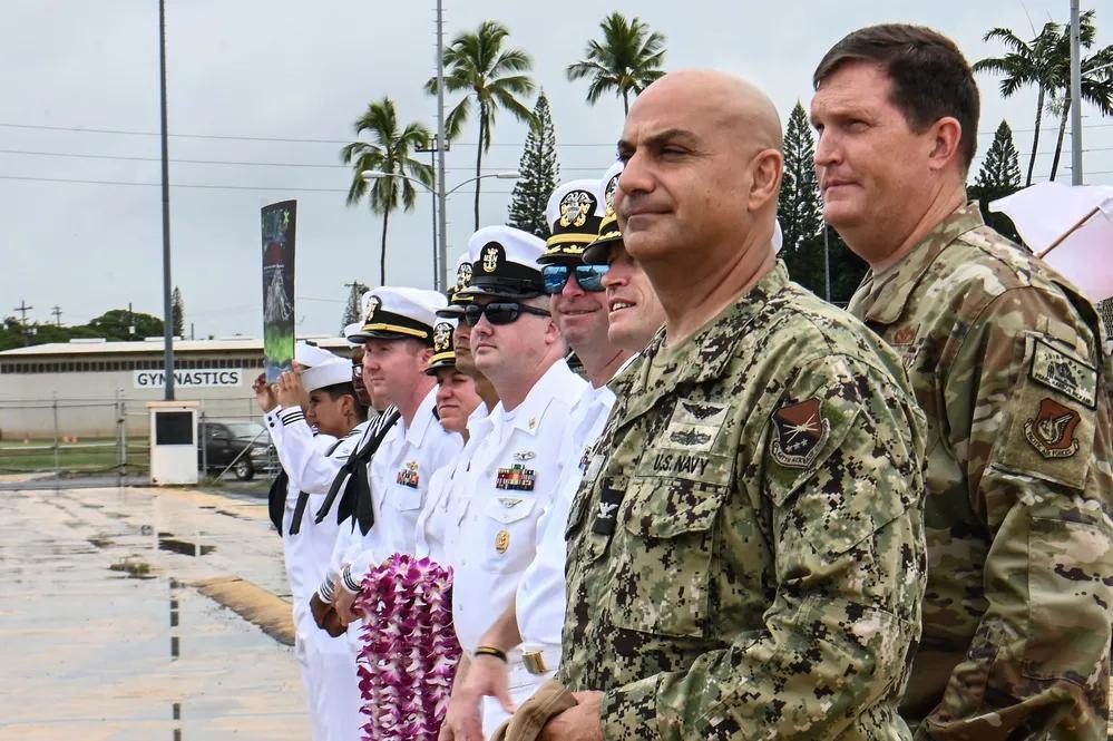 日本军舰安装新式武器还要美国人的帮助。2025年10月6日，美国海军和美国空军