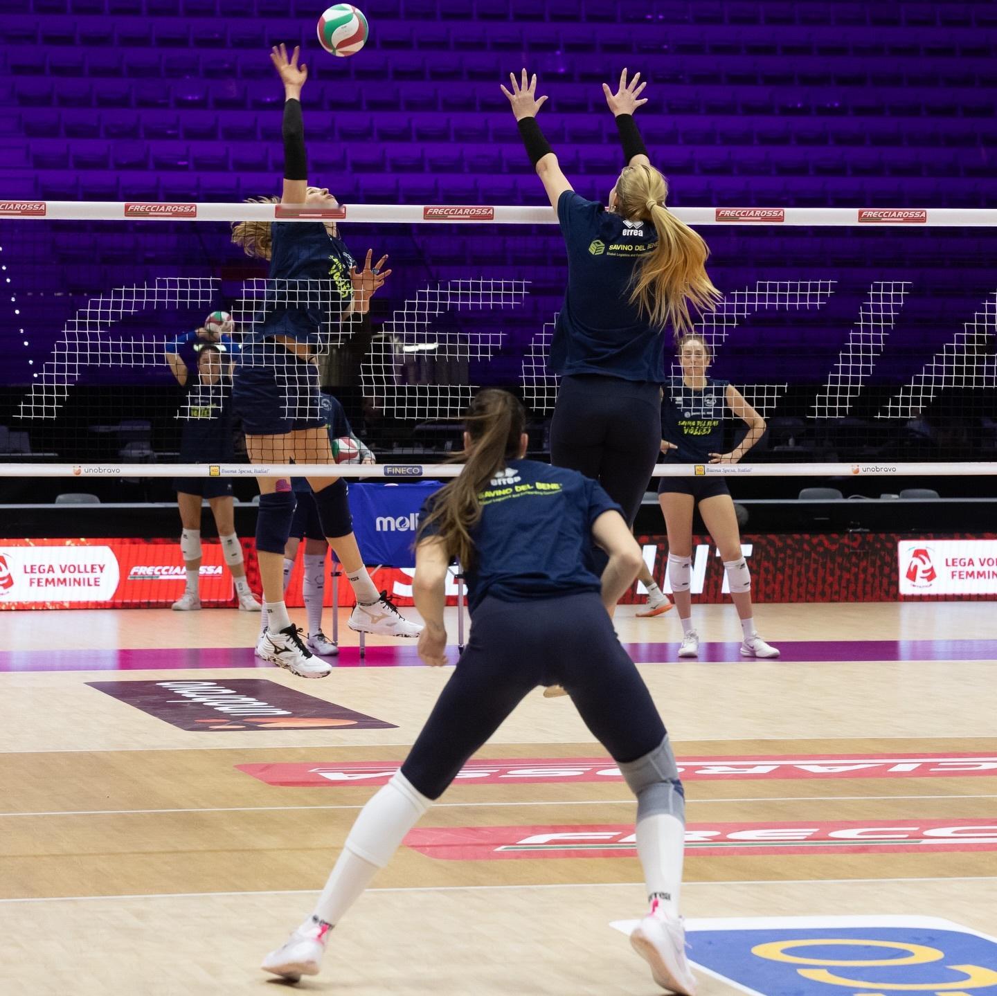 意甲官方发布，意大利杯四支球队适应场地，科内利亚诺的照片都有朱婷！朱婷