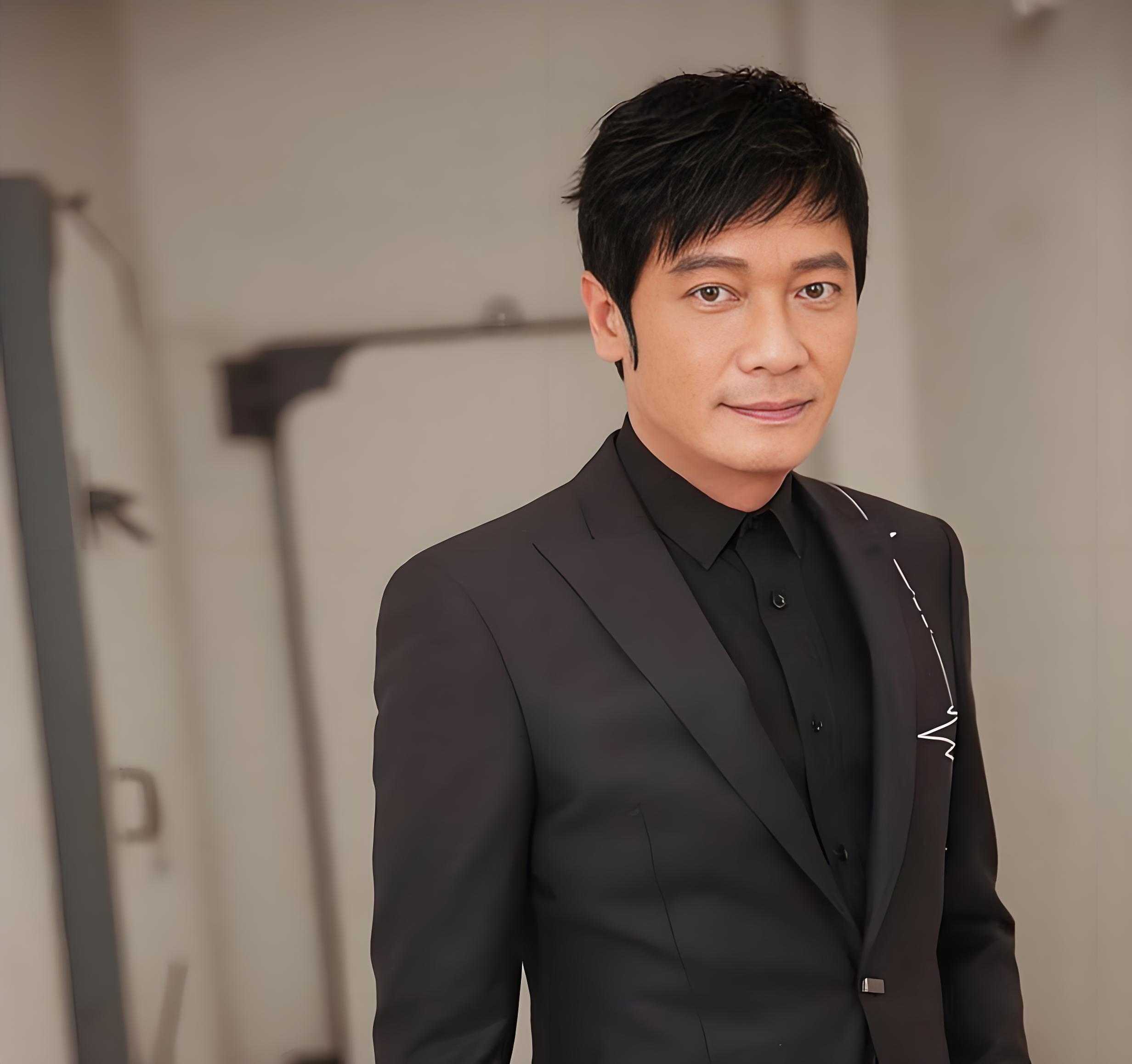 2008年，罗嘉良对妻子方敏仪提出了离婚:“车房、儿子都归你，以后我也会继续照顾