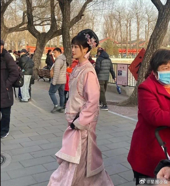 蓝盈莹的花期是真的长啊34岁时和19岁演甄嬛传浣碧时一点变化都没有。