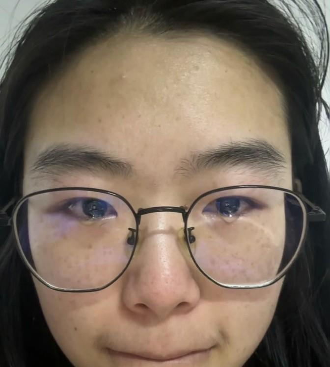 在婆家我就是条咸鱼，能躺着绝不坐着，碗堆成山也懒得洗，地脏得像猪圈也当没看见。