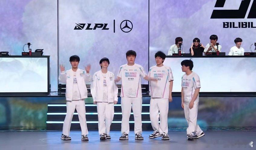 IG无缘2025MSI！在刚结束的2025LPL第二赛段淘汰赛中，IG一比三不敌