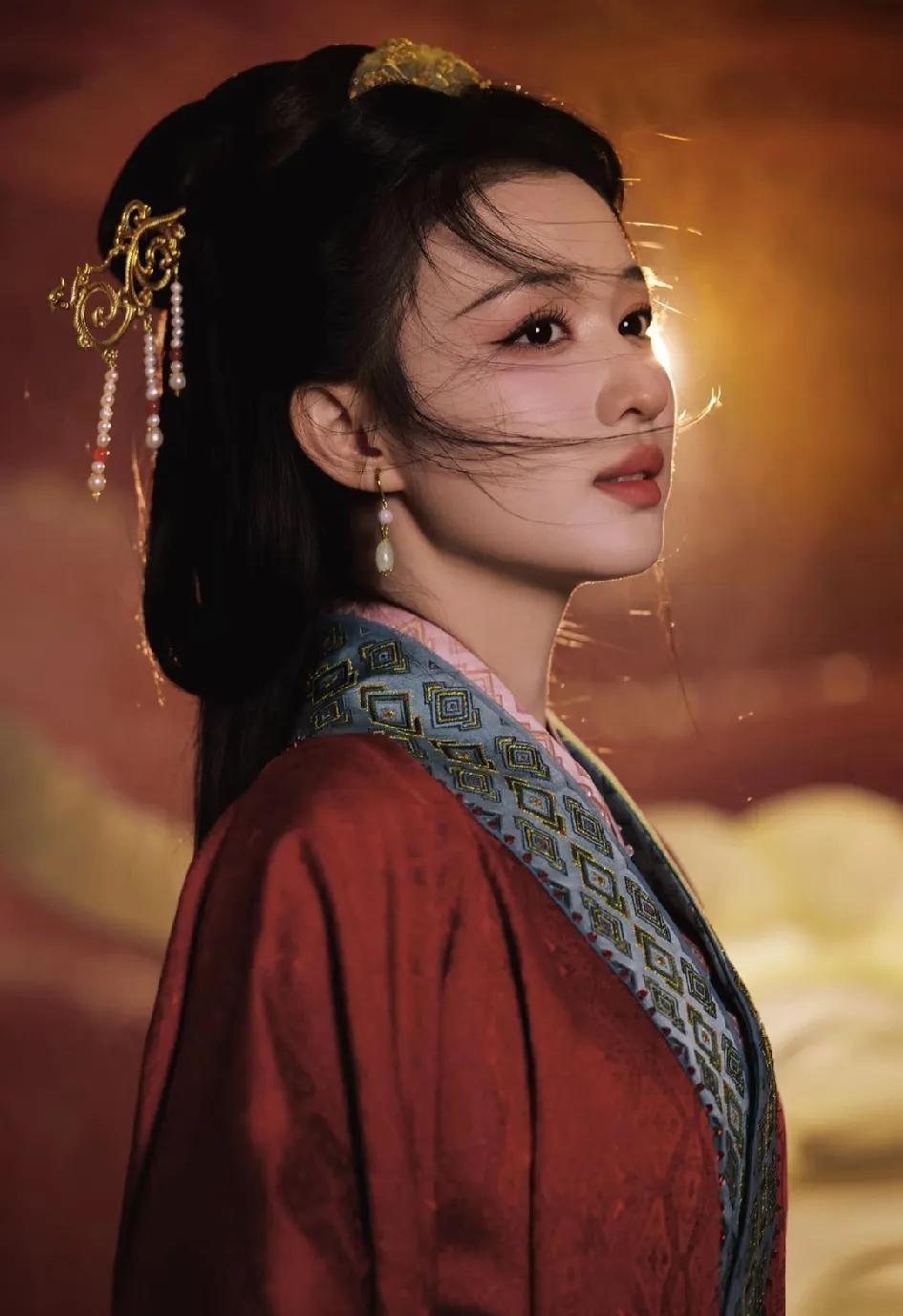 原来央视春晚，王楚然名场面才练习十几分钟，连工作人员都夸她了。你们看，这弹奏阮