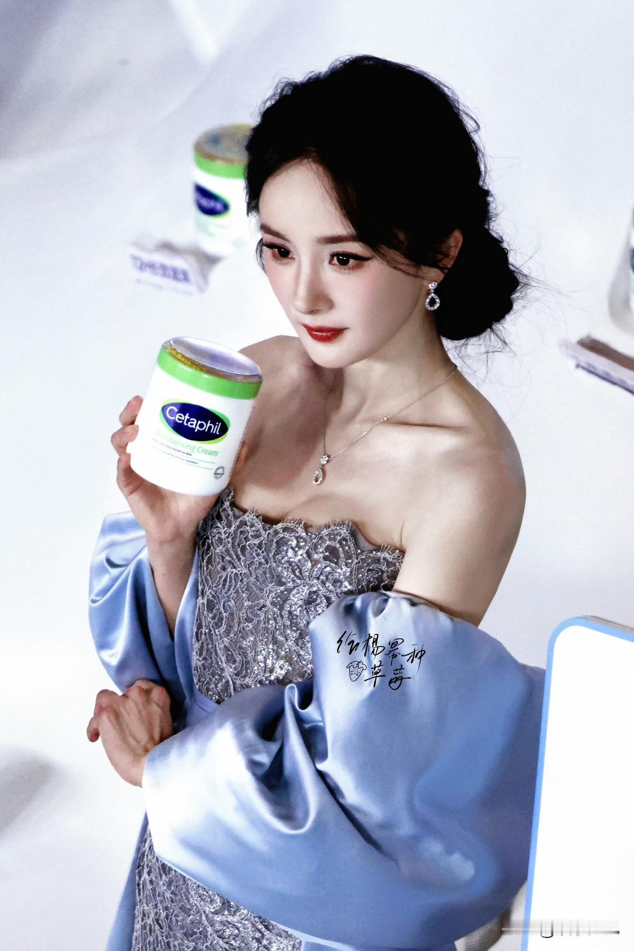 爱是繁冬里与万蝶对视的瞬息@杨幂