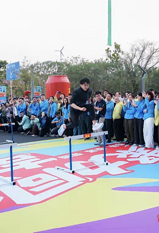 全运会冠军刘景扬终于等到了她的“王老吉时刻”！刘景扬代言王老吉，这个28岁