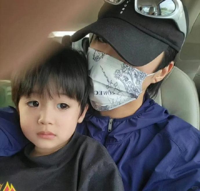  年轻人追星蓝皮书姜潮儿子帅到可以进时代峰峻基因开VIP！5岁丹尼尔睫毛自带