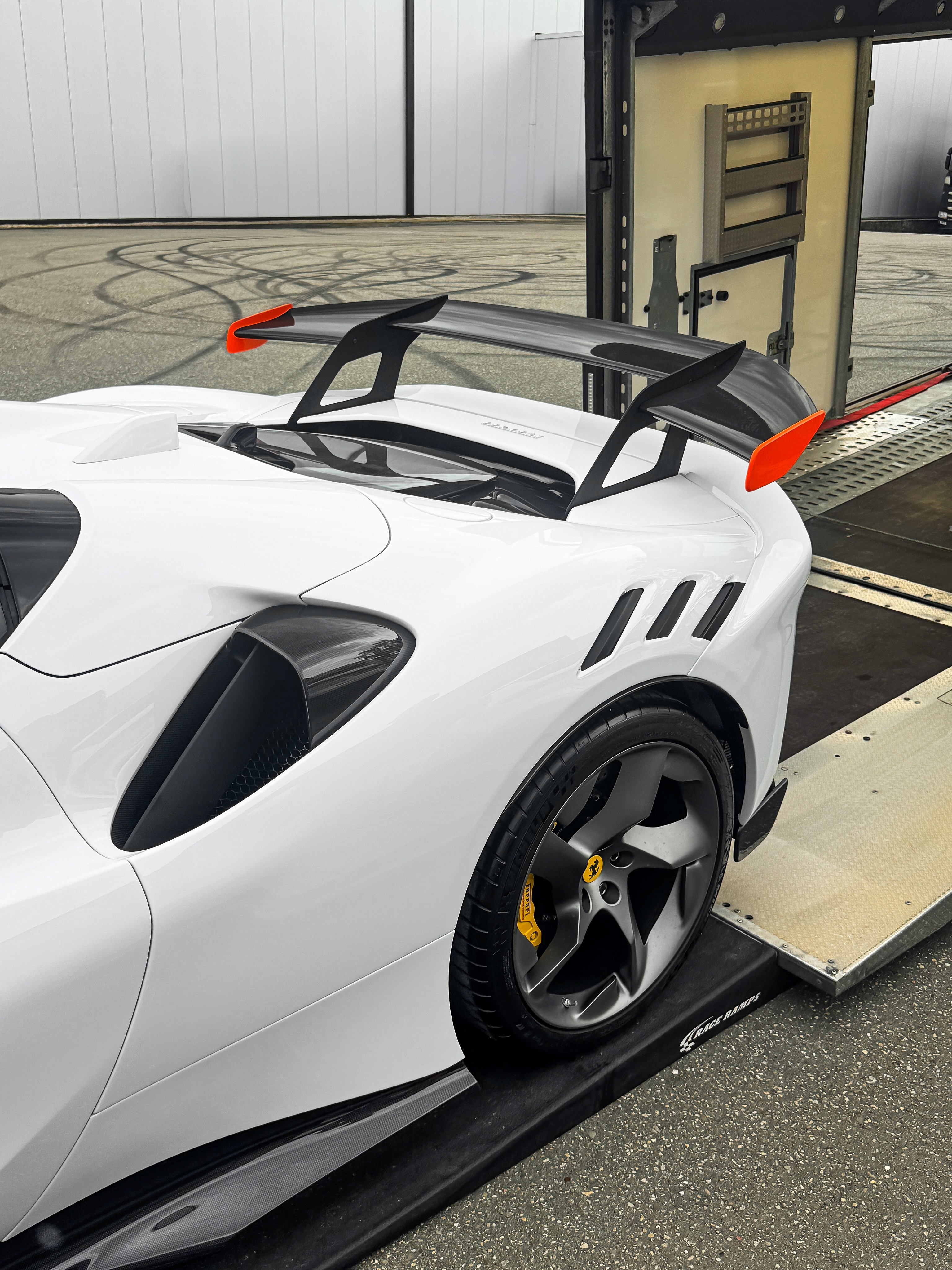 法拉利SF90 XX Spider  它是全球仅3台采用惊艳的“ Ce...