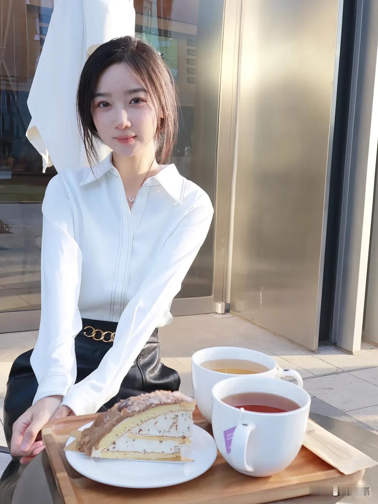 茶香伴饼香，悠然心自怡。