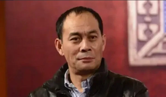 1989年，张光北和陈炜结婚，一起到西单商场买项链，恰好老板是李成儒，付钱时张光