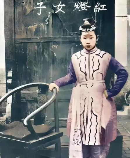 1900年，“黄莲圣母”不幸被八国联军抓获，联军对她所谓的“法术”充满好