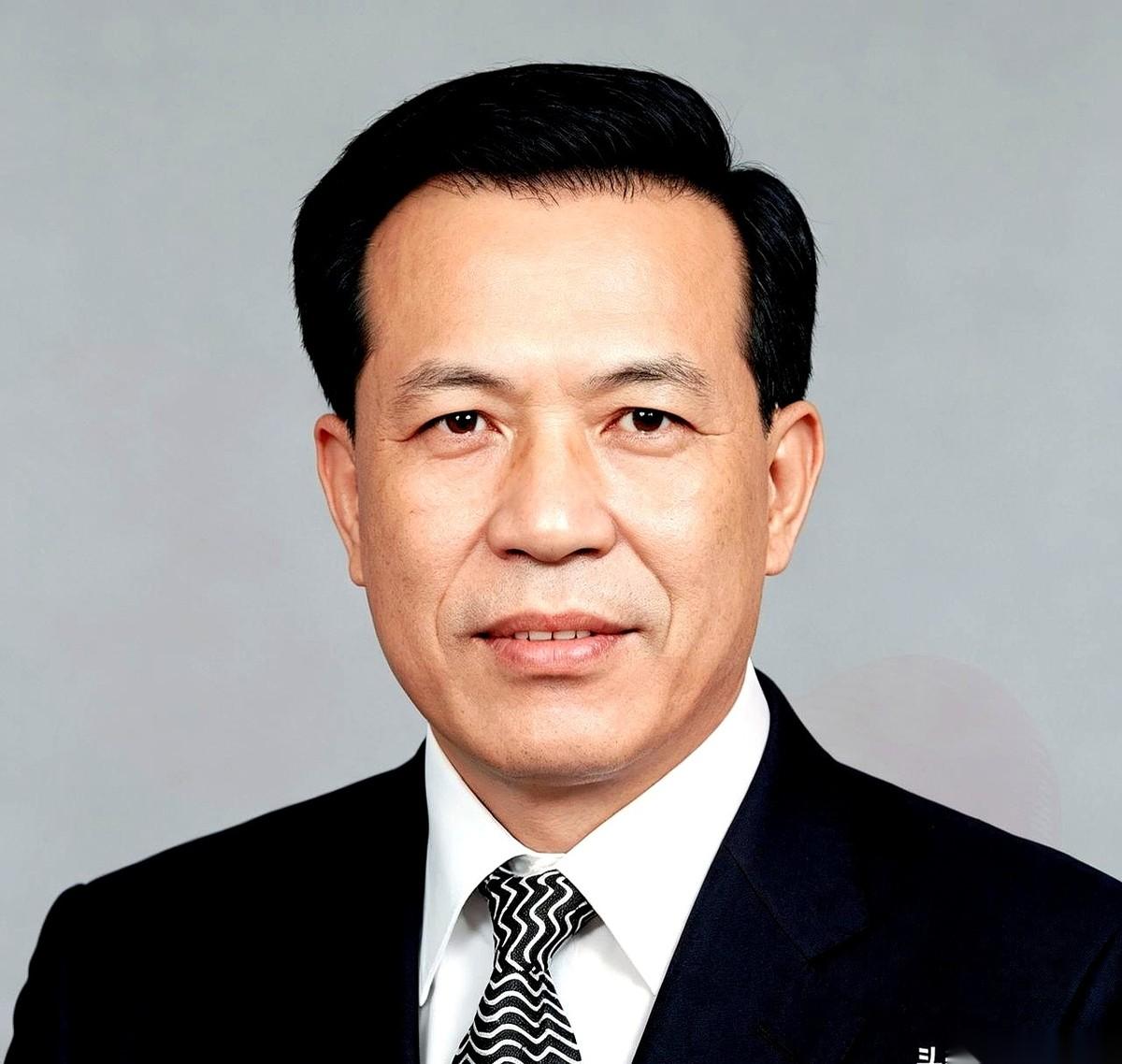 你敢信吗？一个曾经掌舵广东这艘经济巨轮的核心人物，退休后竟然像“人间蒸发”了一样