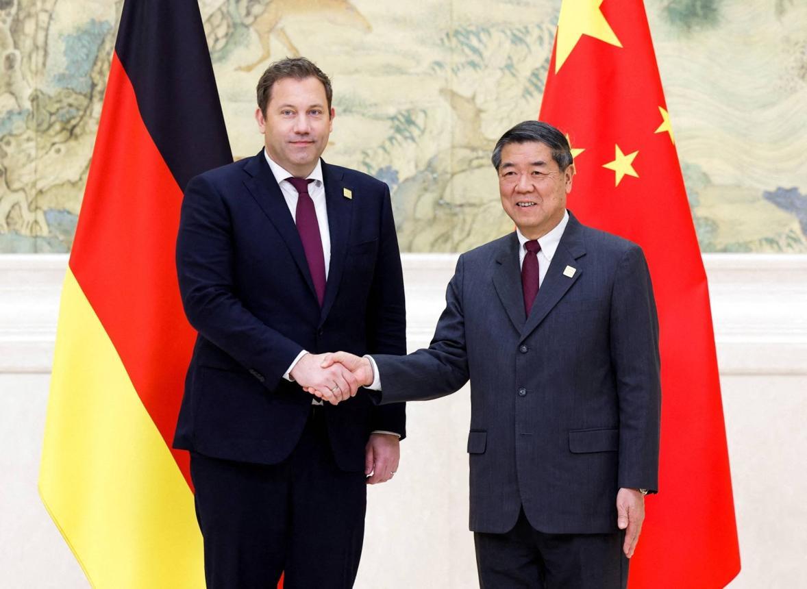 刚结束访华行程，德国财政部长克林拜尔回国后直接敲响警钟！他在采访中坦言，亲身见识